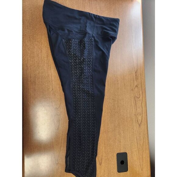 Athleta Black Mesh Lace High Rise Athletic Capri Leggings Size M - Picture 6 of 10